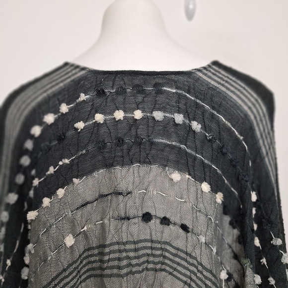 DEMDACO Grey & Black Boho Fringe Southwestern Artisan Western Poncho One Size - Picture 10 of 15